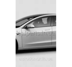 Скло двері передньої лівої Tesla Model 3 (16-) 1077900-99-A