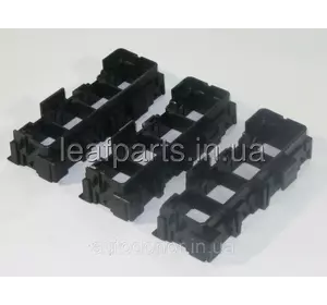 Коробка блока реле подкапотного великого правого Nissan Leaf ZE0 / AZE0 (10-17) 24388-40F00