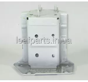 Іклопідсилювача переднього бампера правий Nissan Leaf ZE0 / AZE0 (10-17) 75114-3NA0A / G5114-3NFMA