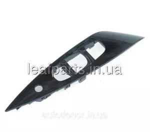 Накладка перемикача переднього лівого склопідіймача Nissan Leaf ZE1 (18-) 80961-5SA0A Накладка перемикача переднього лівого склопідіймача Nissan Leaf ZE1 (18-) 80961-5SA0A