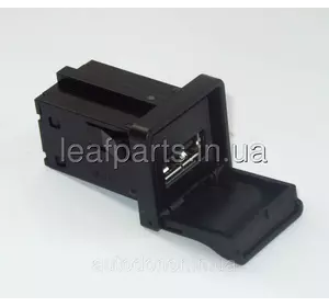 Вихід магнітоли USB Nissan Leaf ZE0 / AZE0 (10-17) 284H3-1FA0A Вихід магнітоли USB Nissan Leaf ZE0 / AZE0 (10-17) 284H3-1FA0A
