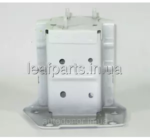 Іклопідсилювача переднього бампера правий Nissan Leaf ZE0 / AZE0 (10-17) 75114-3NA0A / G5114-3NFMA Іклопідсилювача переднього бампера правий Nissan Leaf ZE0 / AZE0 (10-17) 75114-3NA0A / G5114-3NFMA