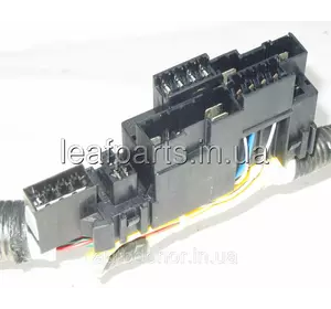 Коробка блока запобіжників підкапотівний лівий вузький Nissan Leaf ZE0 / AZE0 / ZE1 (10-) 24381-C9900 Коробка блока запобіжників підкапотівний лівий вузький Nissan Leaf ZE0 / AZE0 / ZE1 (10-) 24381-C9900