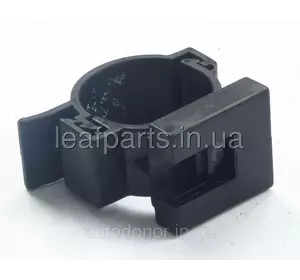Затискач патрубків системи охолодження Nissan Leaf ZE0 (10-12) 92520-3J100 Затискач патрубків системи охолодження Nissan Leaf ZE0 (10-12) 92520-3J100