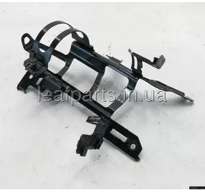 Кронштейн осушувача кондиціонера Nissan Ariya (22-) 92256-5MP3B Кронштейн осушувача кондиціонера Nissan Ariya (22-) 92256-5MP3B