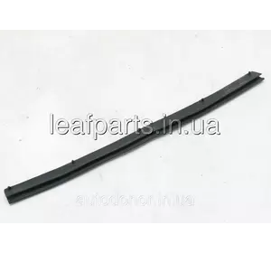 Розділовий ущільнювач задньої лівої і правої двері Nissan Leaf ZE0 / AZE0 / ZE1 (10-) 82838-3NA0A / 82838-3NF0A Розділовий ущільнювач задньої лівої і правої двері Nissan Leaf ZE0 / AZE0 / ZE1 (10-) 82838-3NA0A / 82838-3NF0A