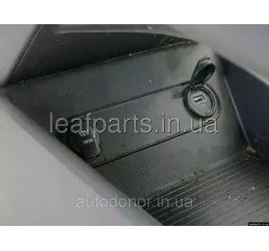 Зарядка / порт USB центральної консолі Hyundai Kona Electric (17-) 96125J9000 Зарядка / порт USB центральної консолі Hyundai Kona Electric (17-) 96125J9000