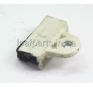 Тримач скла дверей Nissan Leaf ZE0 / AZE0 (10-17) 80320-AD016 Тримач скла дверей Nissan Leaf ZE0 / AZE0 (10-17) 80320-AD016