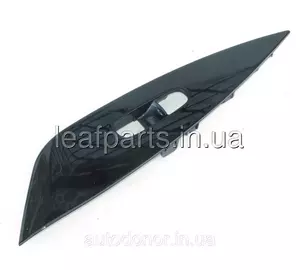 Накладка перемикача переднього правого склопідіймача Nissan Leaf ZE1 (18-) 80960-5SA0A Накладка перемикача переднього правого склопідіймача Nissan Leaf ZE1 (18-) 80960-5SA0A