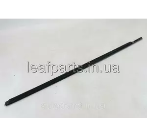 Молдинг двері (слизувач) передній правий Nissan Leaf ZE1 (18-) 80820-5SH0A Молдинг двері (слизувач) передній правий Nissan Leaf ZE1 (18-) 80820-5SH0A