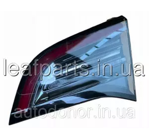 Стоп / фонарь задній правий в кришку багажніка Tesla Model 3 (16-) 1077402-00-G Стоп / фонарь задній правий в кришку багажніка Tesla Model 3 (16-) 1077402-00-G