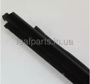 Молдинг (слизувач) двері передня права Honda FCX Clarity (17-) 72335-TRT-A02 Молдинг (слизувач) двері передня права Honda FCX Clarity (17-) 72335-TRT-A02