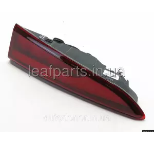Стоп / фонарь занній правий внутрішній в кришку багажника Hyundai Kona Electric (17-) 92404J9610 Стоп / фонарь занній правий внутрішній в кришку багажника Hyundai Kona Electric (17-) 92404J9610