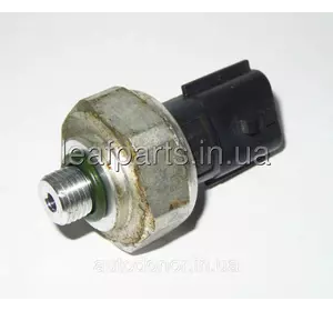 Датчик тиску кондиціонера Nissan Leaf AZE0, ZE1 (13-) 92136-3NF0A Датчик тиску кондиціонера Nissan Leaf AZE0, ZE1 (13-) 92136-3NF0A