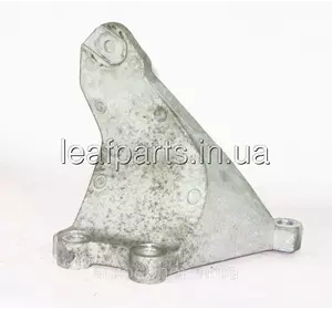 Кронштейн редуктора лівий Nissan Leaf ZE0 (10-12) 11253-3NA0A Кронштейн редуктора лівий Nissan Leaf ZE0 (10-12) 11253-3NA0A