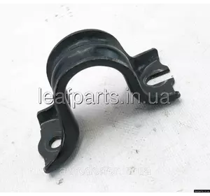Скоба права втулки стабілізатора заднього Nissan Ariya (22-) 56233-6RS0A Скоба права втулки стабілізатора заднього Nissan Ariya (22-) 56233-6RS0A