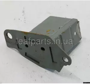 Кронштейн лівий підсилювача нижнього переднього бампера Nissan Ariya (22-) 62211-5MT0A Кронштейн лівий підсилювача нижнього переднього бампера Nissan Ariya (22-) 62211-5MT0A